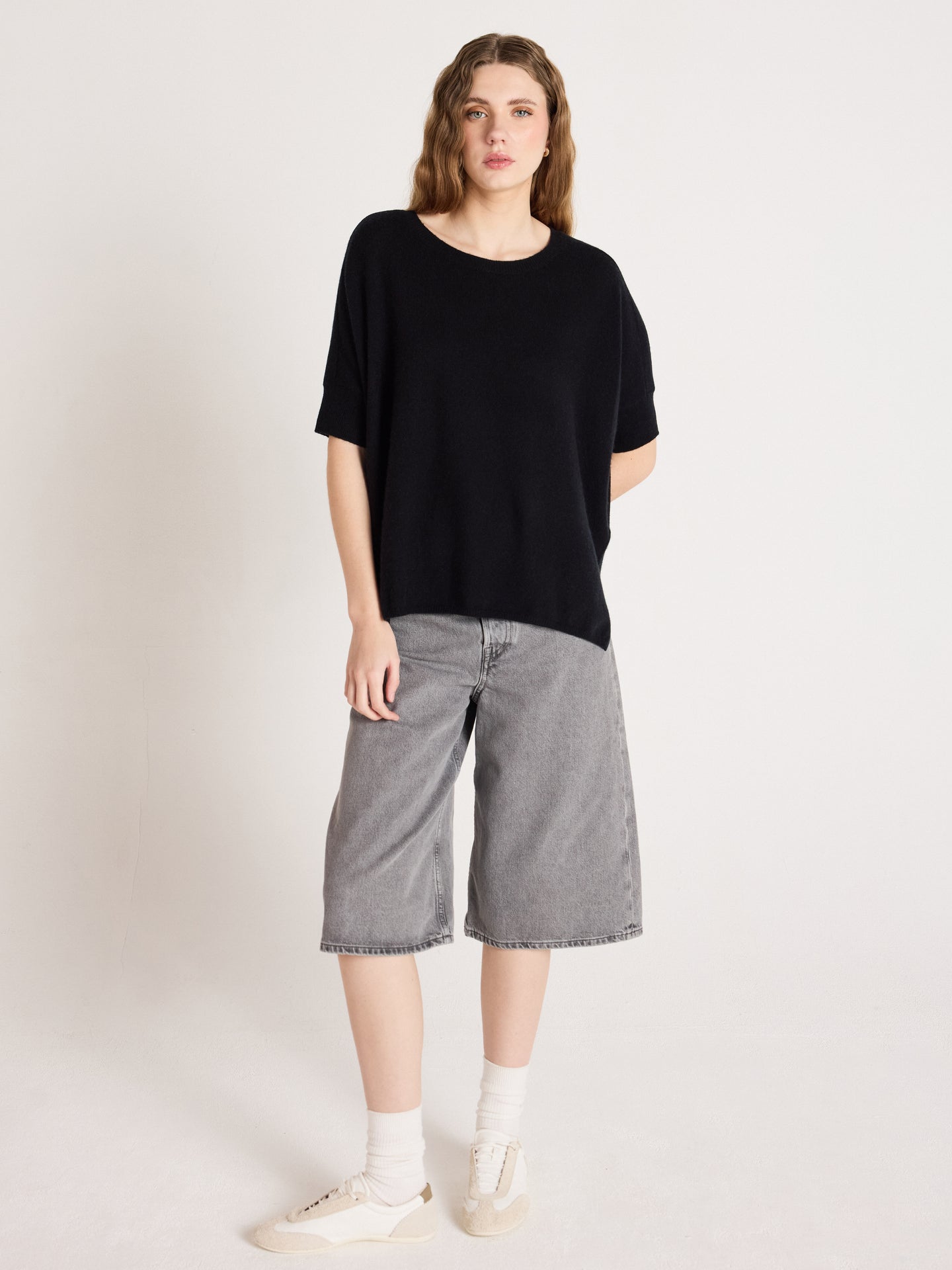 joyce - Cashmere round neck poncho - black