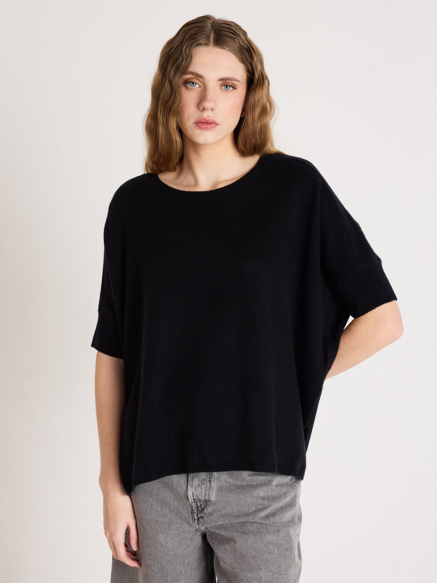 joyce - Cashmere round neck poncho - black