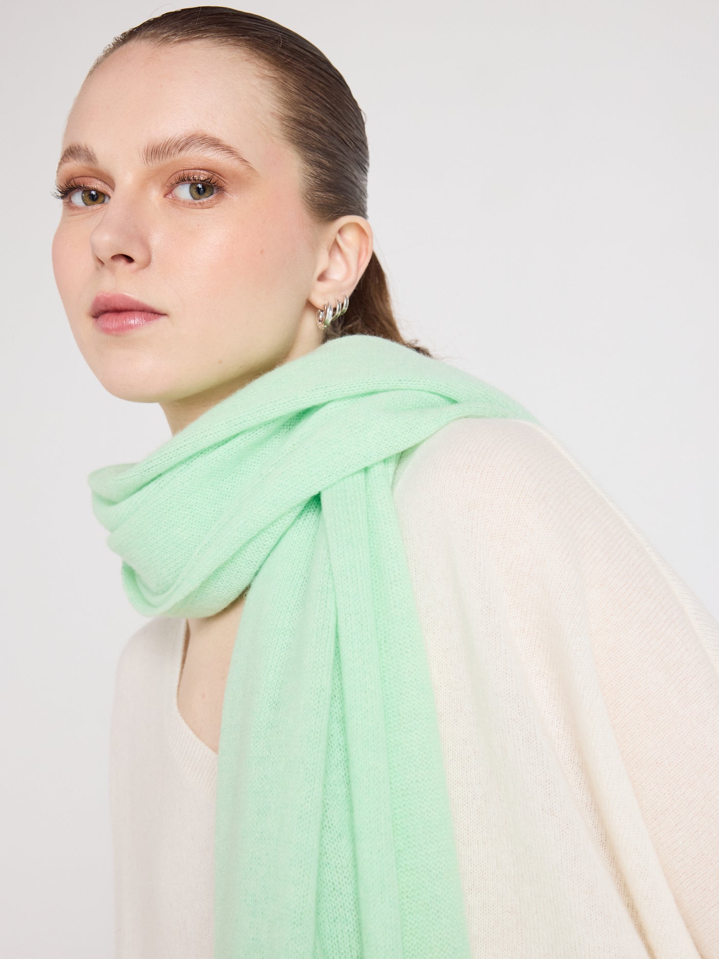 Unendlichkeit - Schal aus 100 % Kaschmir - pastel green